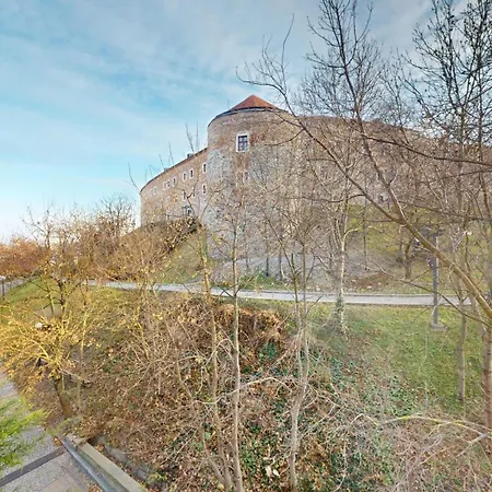 Sag Close To The Castle Free Parking Apartman